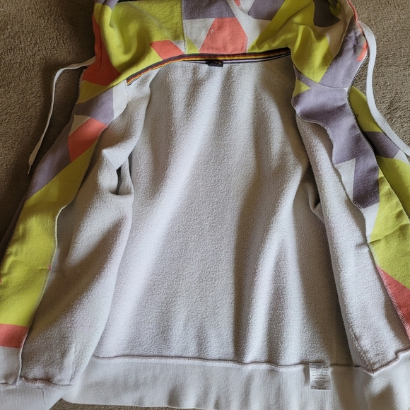 Aritzia TNA geometric print hoodie size medium - Picture 11 of 14
